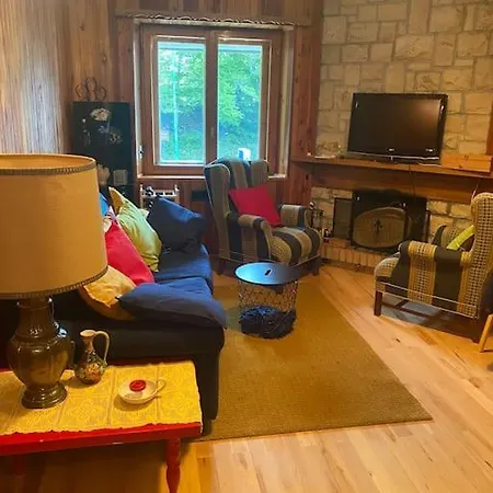 Incantevole E Confortevole Con Camino